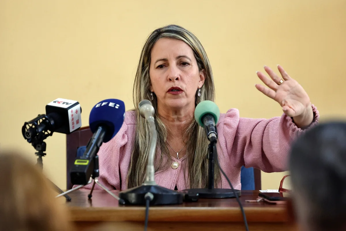 El régimen cubano admitió “tremendas dificultades” antes del inicio de clases con déficit de maestros, uniformes y apagones