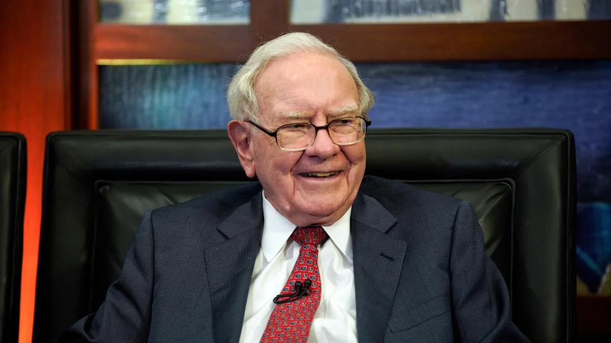 Warren Buffett se retira de Berkshire Hathaway y lega la presidencia a su hijo Howard