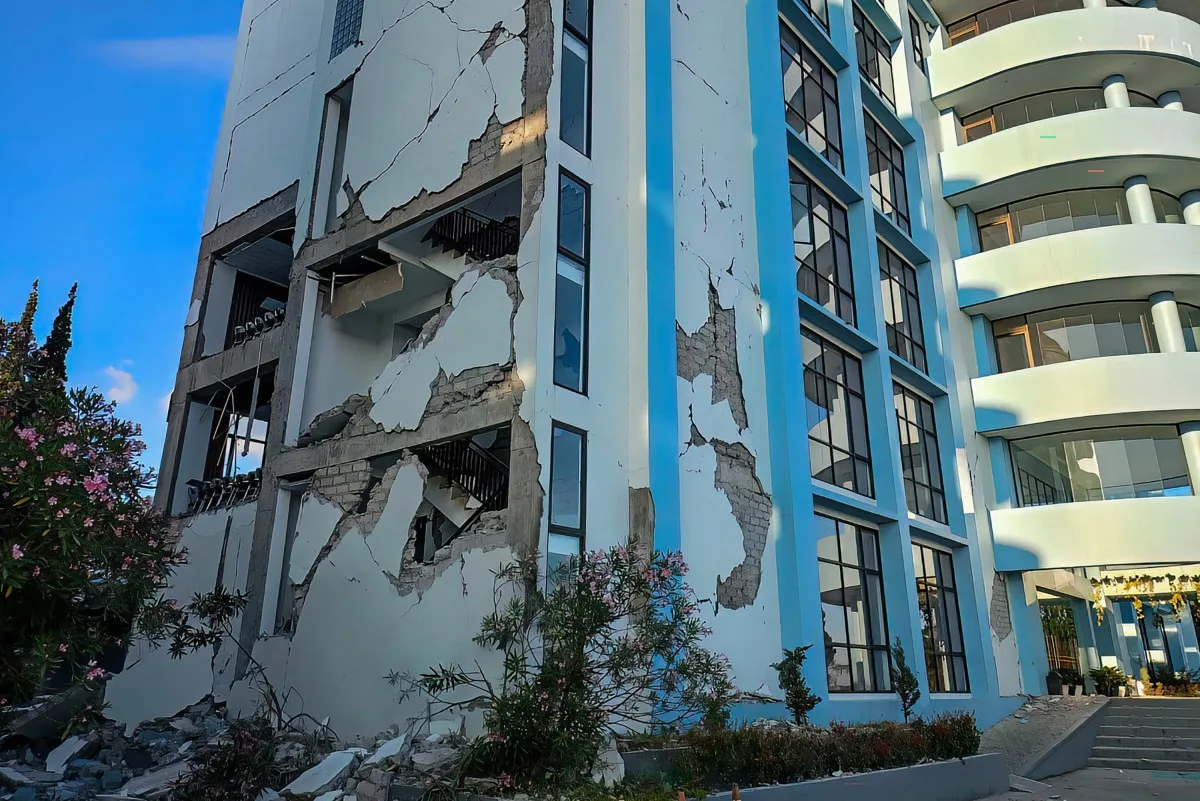 VÍDEO: Terremoto de magnitude 7,7 atinge a costa da Indonésia, causa estragos e deixa mortos