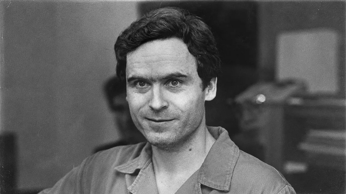 Ted Bundy: por detrás do charme, um rasto de horror e morte contado em “Um Estranho a Meu Lado”