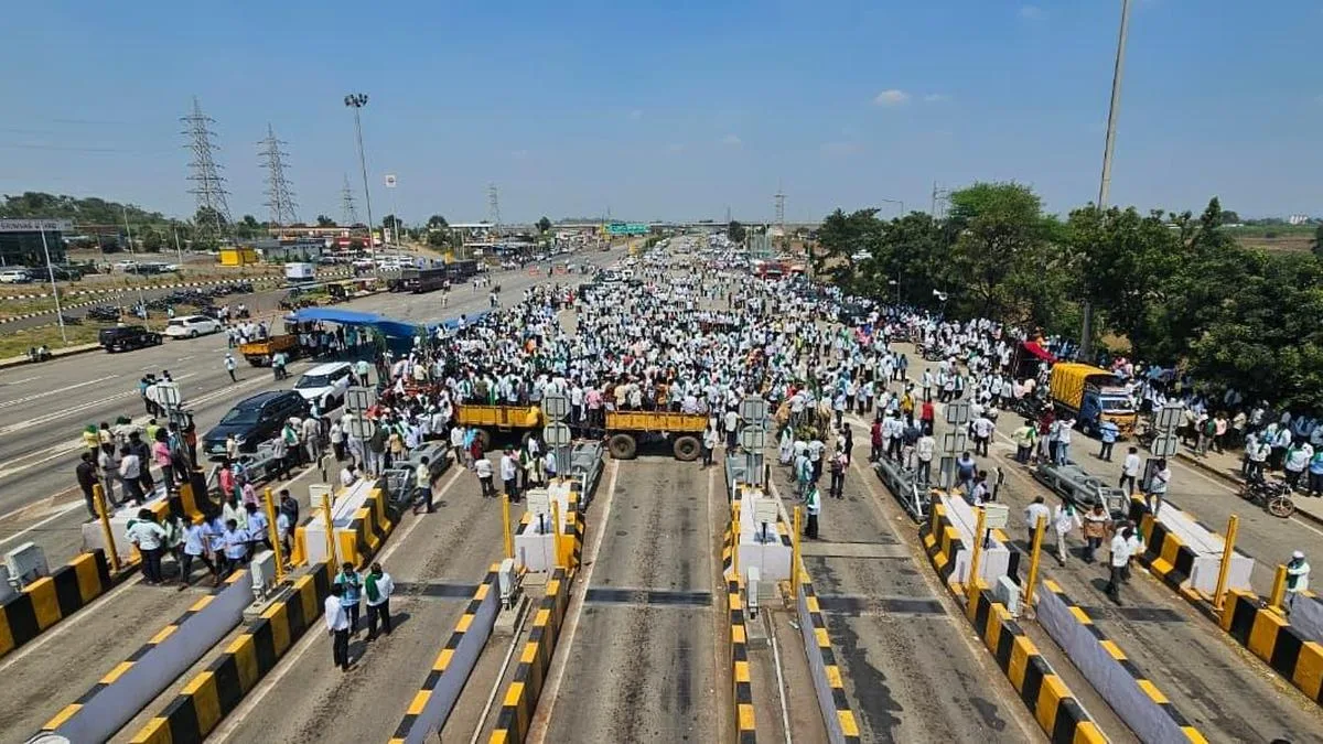 Sugarcane farmers take protest to other towns in Belagavi district