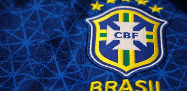 CBF avalia que jovens não amadurecem pois não jogam no Brasil, diz PVC
