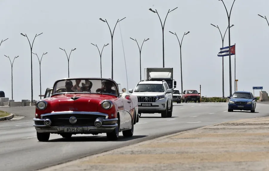Cuba aprueba nuevas normas para ampliar el sector privado