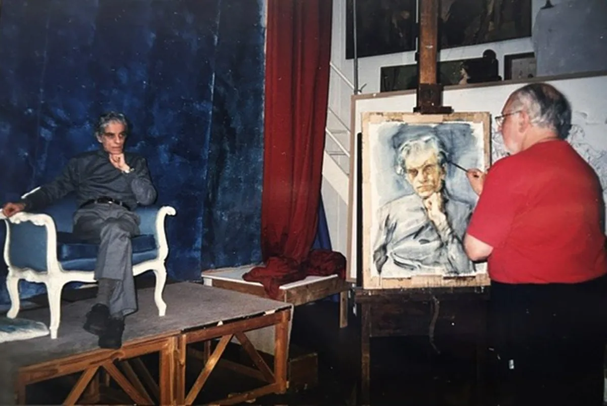 El secretario de Cultura aceptó la donación de un retrato de Juan José Sebreli pintado por Guillermo Roux: irá al Bellas Artes