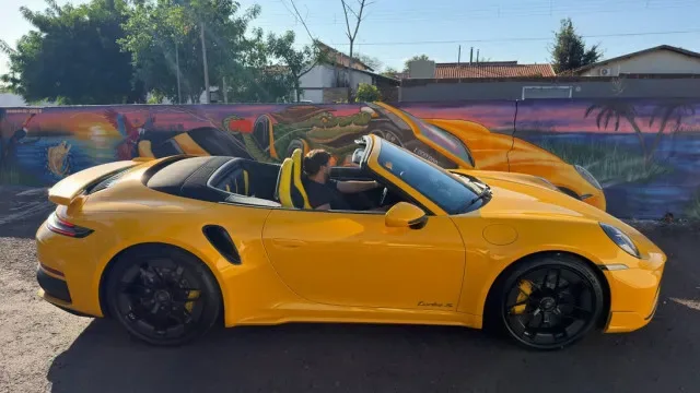 Detido influencer que sorteava carros de luxo por 25 cêntimos no Brasil