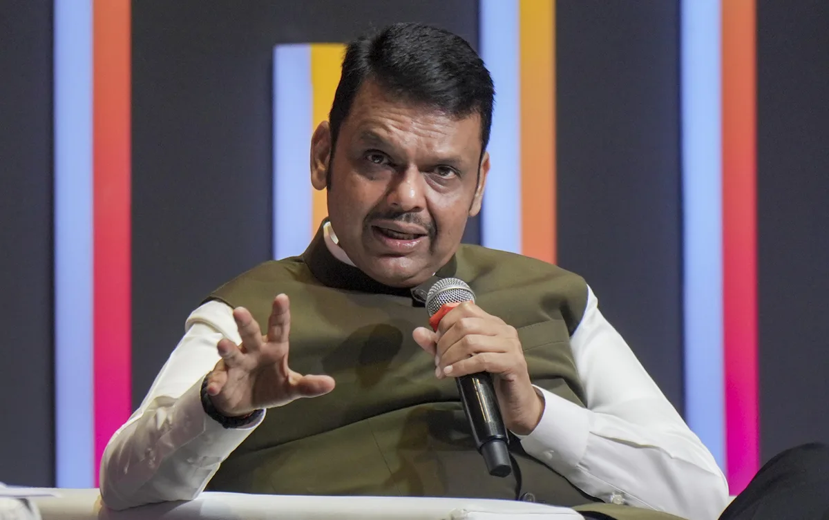 Fadnavis backs Mundhe, says FDA's crackdown on food safety will continue