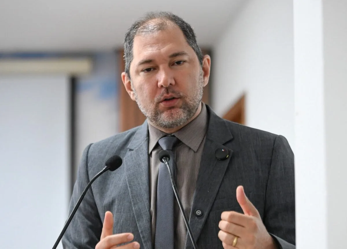 Joabe cobra atendimento para doenças autoimunes e solução para comerciantes