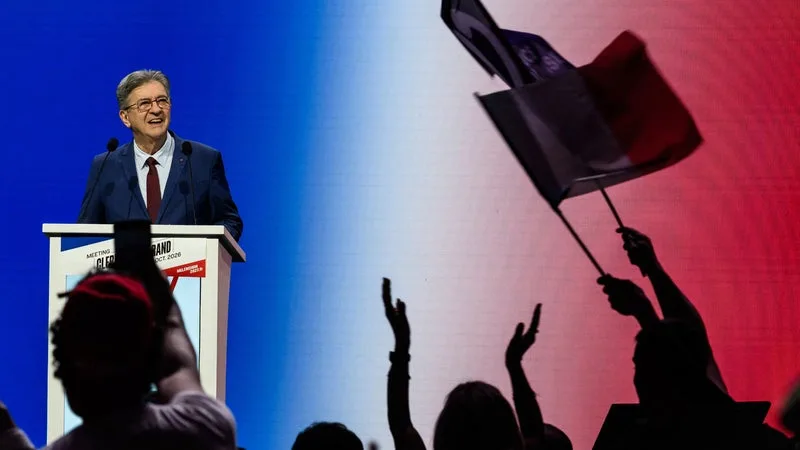 Droit de vote à 16 ans, "l'ignominie" Parcoursup... En meeting à Clermont-Ferrand, Jean-Luc Mélenchon s'adresse à la jeunesse