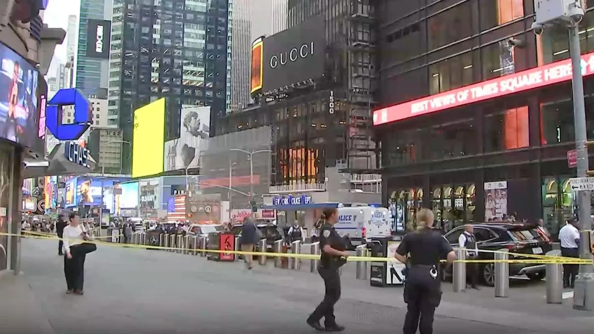 Times Square in New York: Polizei erschießt Messerangreiferin – Tote ist Vizepräsidentin der „Bank of America“