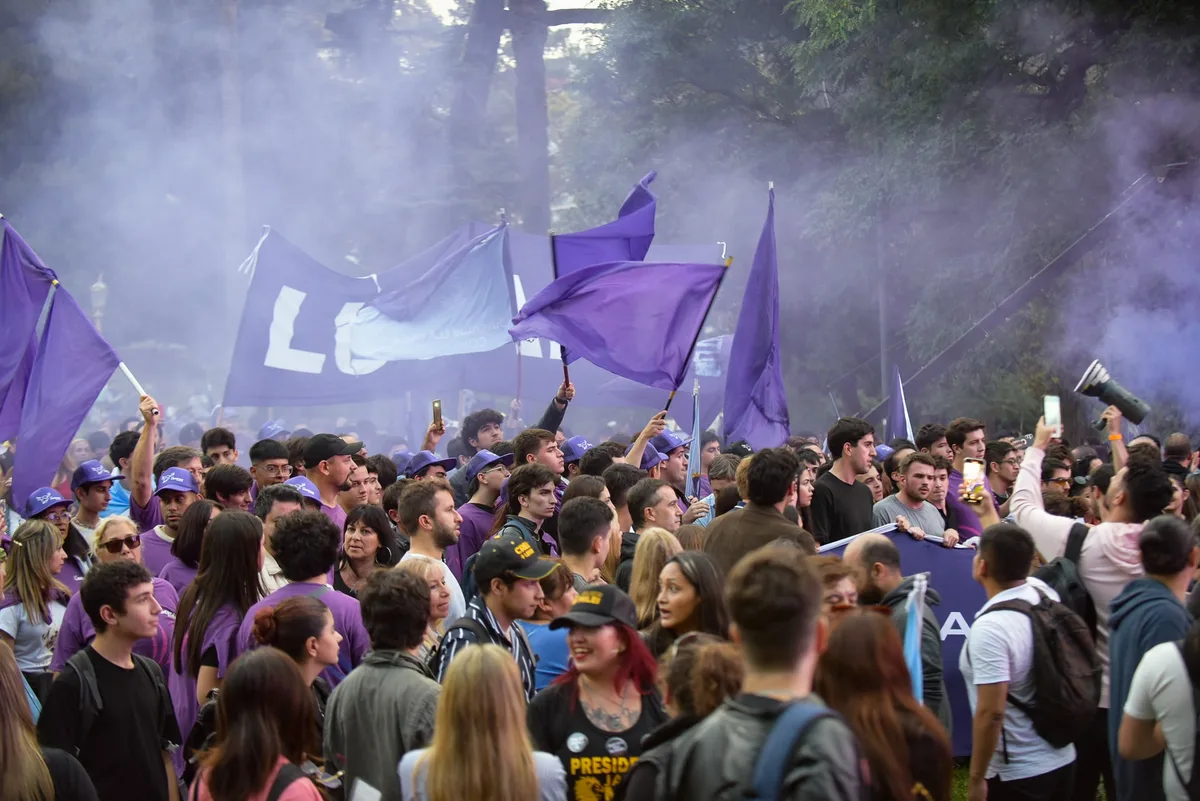 En medio del debate por los candidatos jóvenes, LLA prepara un congreso con más de 1.000 militantes para mostrar estructura