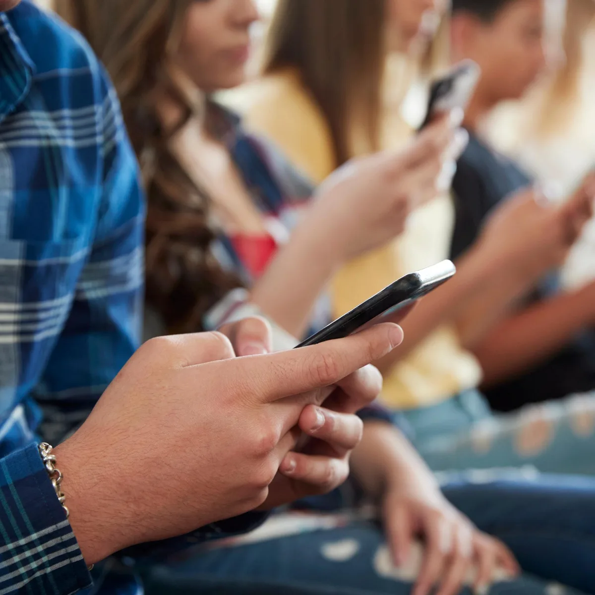 Soziale Medien - Bundeskabinett will TikTok, Snapchat, Instagram für Kinder unter 13 Jahren grundsätzlich untersagen