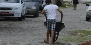 Trabalho infantil tem mínima histórica em 2025, mas ainda atinge 1,5 milhão no país