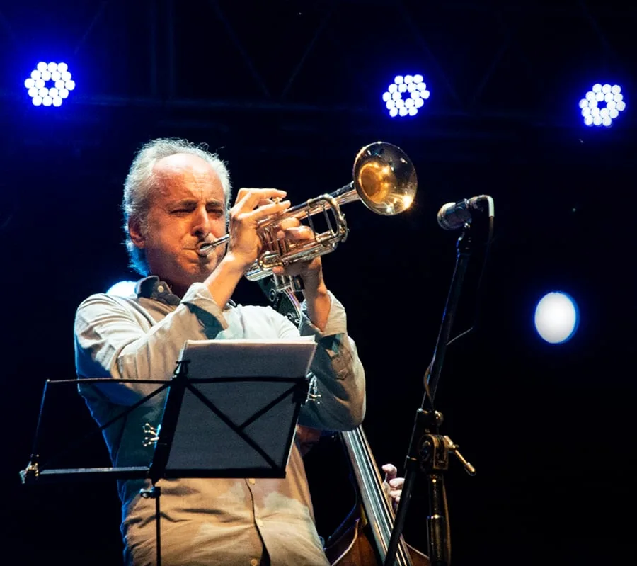 Juan Cruz de Urquiza rinde homenaje a Miles Davis en su centenario: “El músico de jazz que más ha pateado el tablero en toda su carrera”