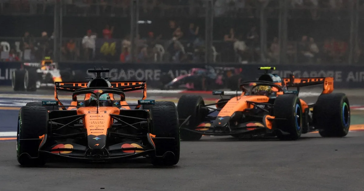 Video: el insólito choque entre los McLaren en la última vuelta de la Sprint de Singapur