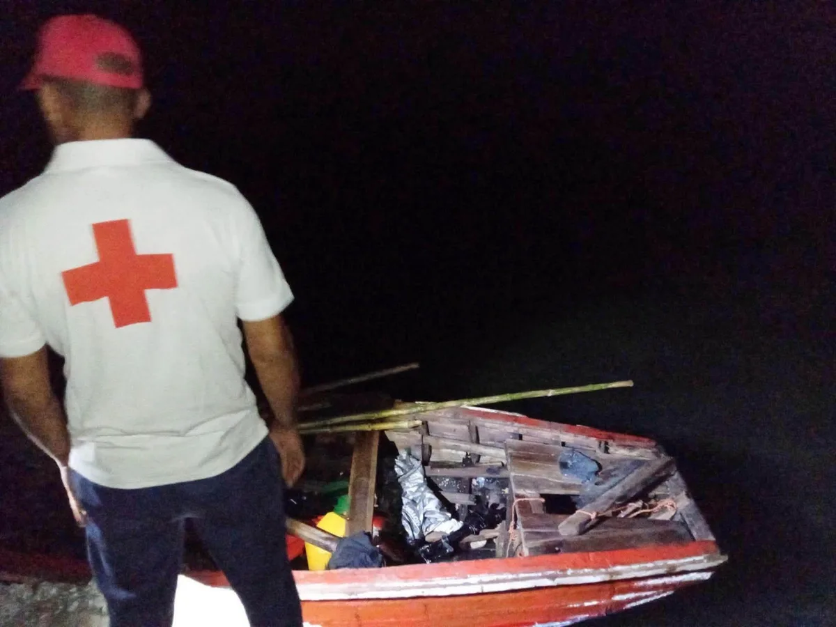 17 haitianos llegaron a Cuba tras una semana a la deriva en una barca reforzada con bambú y lonas
