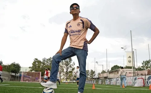 Luis Ángel Hernández, el delantero del América que brilla en el futbol para ciegos