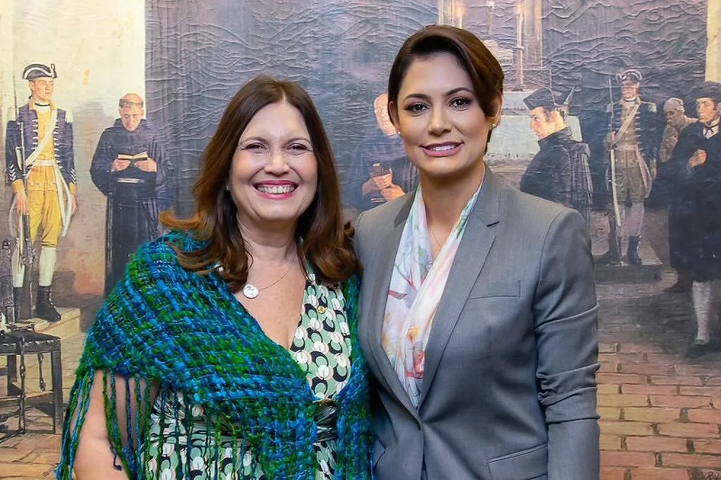 Michelle fará lives semanais ao lado de Bia Kicis até as eleições