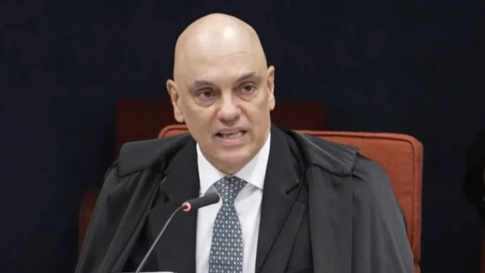 Parlamentares reagem a novos indícios de envolvimento de Moraes com Vorcaro
