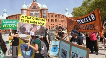 Cerca de 300 pessoas manifestaram-se em Lisboa pelos direitos "de todos os animais"