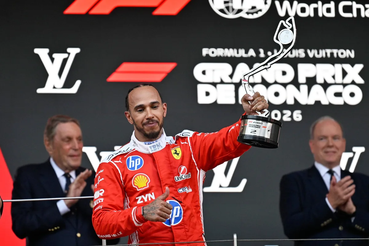 Hamilton apologises to Ferrari after illness following Singapore Grand Prix