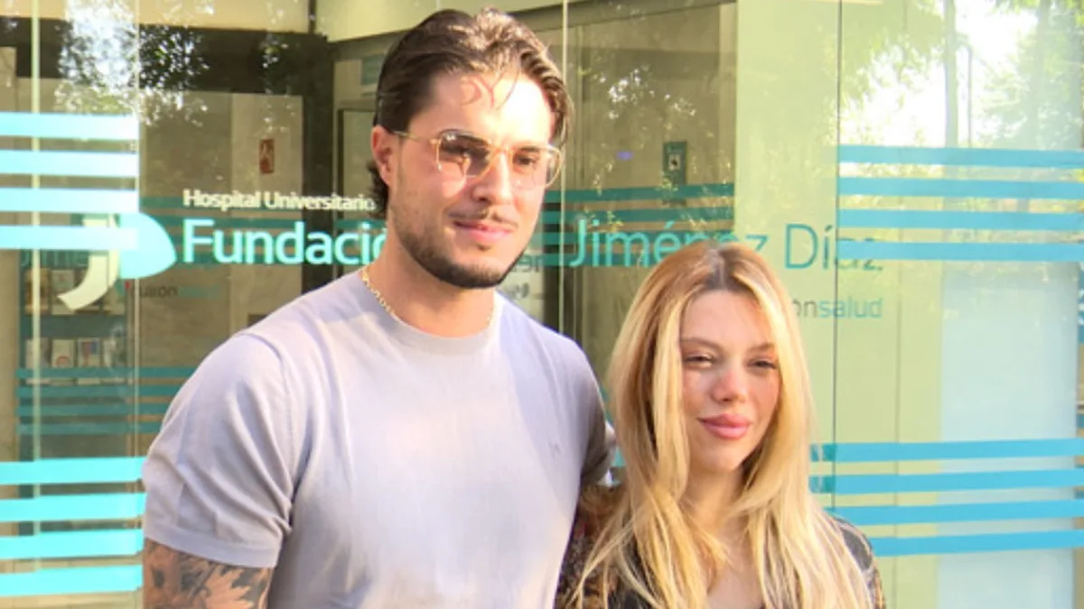 Las primeras imágenes de Alejandra Rubio y Carlo Costanzia con su hija Tessa tras abandonar la clínica