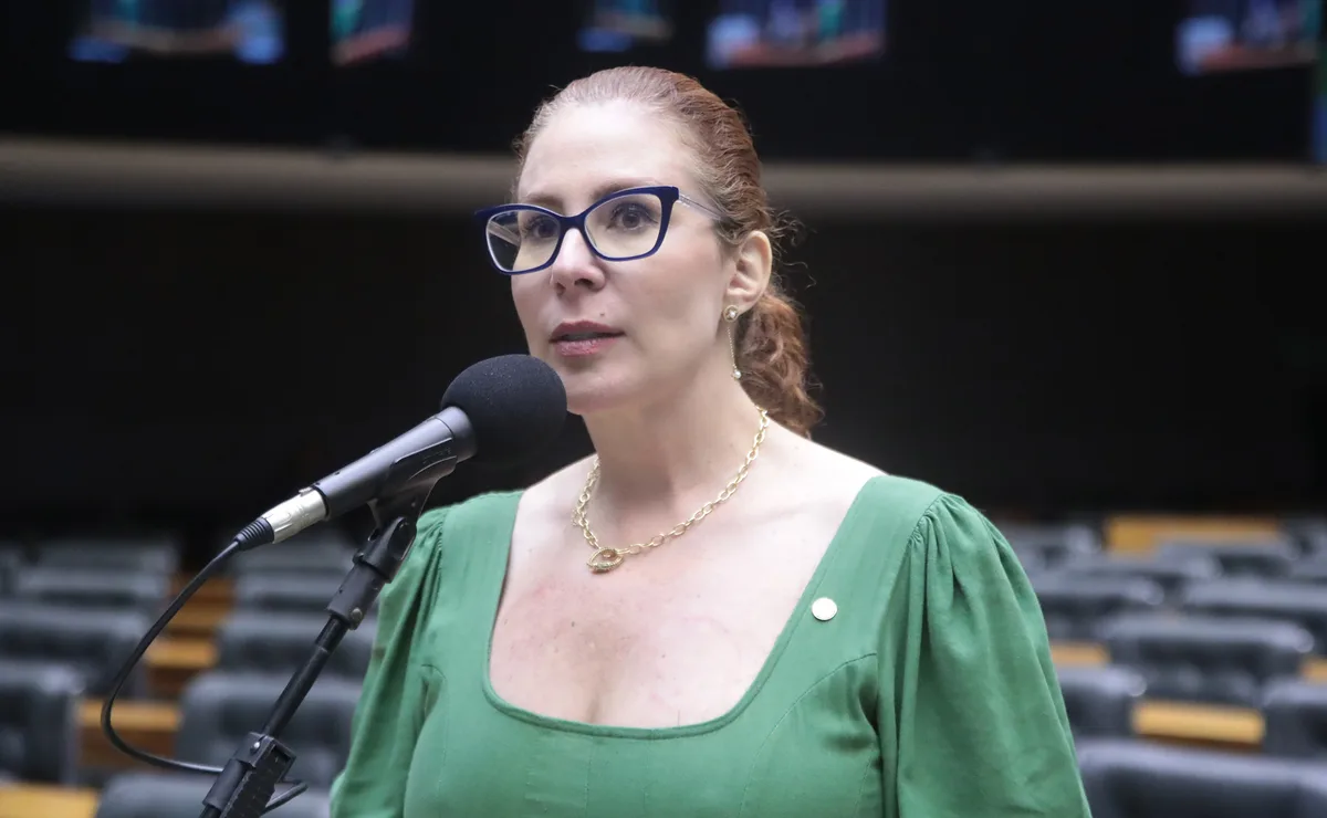 Zambelli pede salvo-conduto ao STF para voltar ao Brasil e votar na mãe