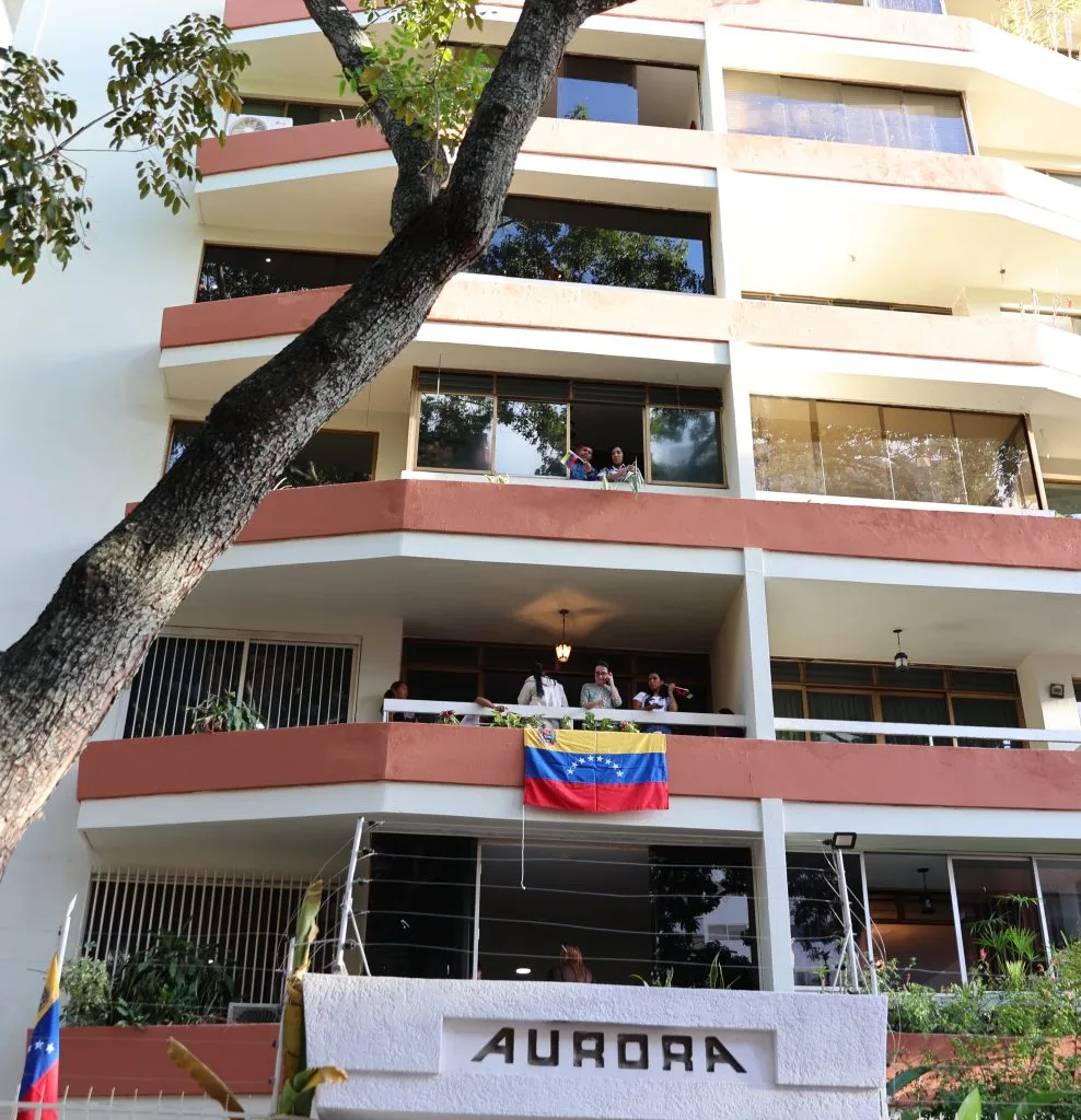 Delcy Rodríguez otorga créditos a 157 condominios en Caracas