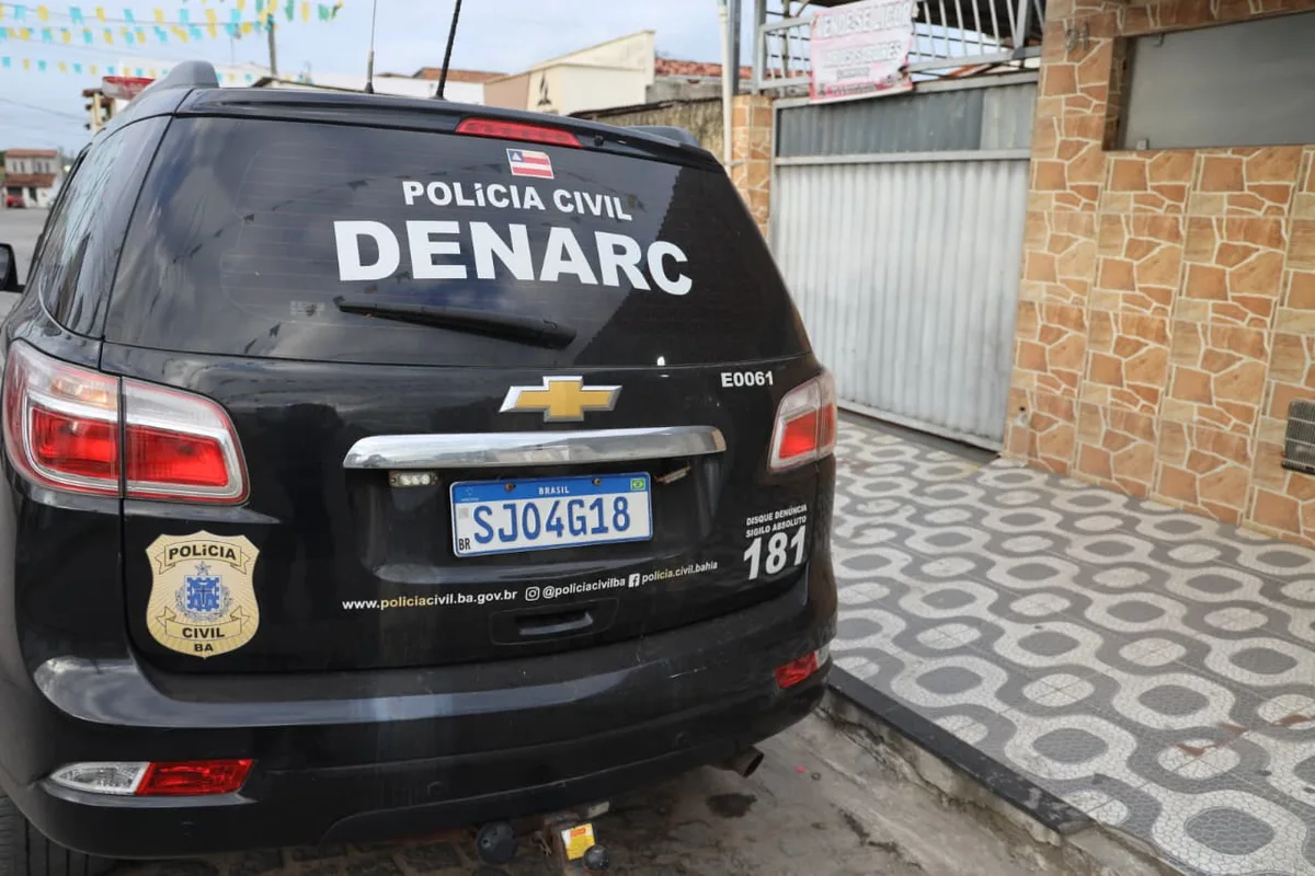 Casal é preso por tráfico e posse ilegal de arma durante operação em Feira