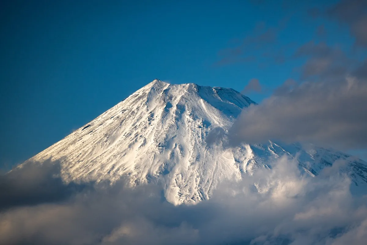 Pai deixa menino de sete anos sozinho por oito horas no Monte Fuji