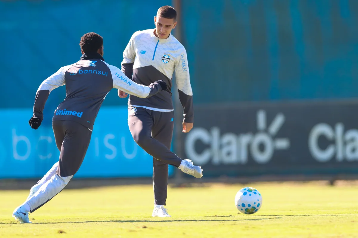 Monsalve não aceita propostas para sair e treina à parte no Grêmio