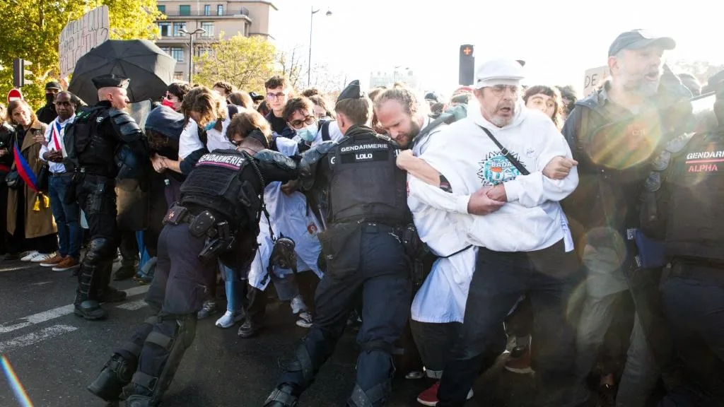 La « France à Macron » a-t-elle un problème avec le maintien de l’ordre ?