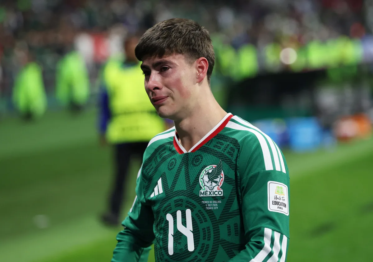 Hormiga González rompe en llanto al despedirse con emotivo mensaje: “Siempre seré de Chivas”
