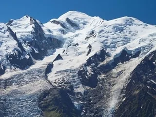 ENTRETIEN. « En France, les glaciers dans les Alpes présentent aussi des risques » d’effondrement, selon un glaciologue