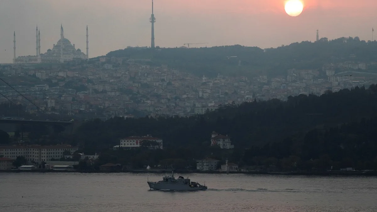 Two Turkish-flagged commercial vessels collide off Istanbul, contact lost with 1