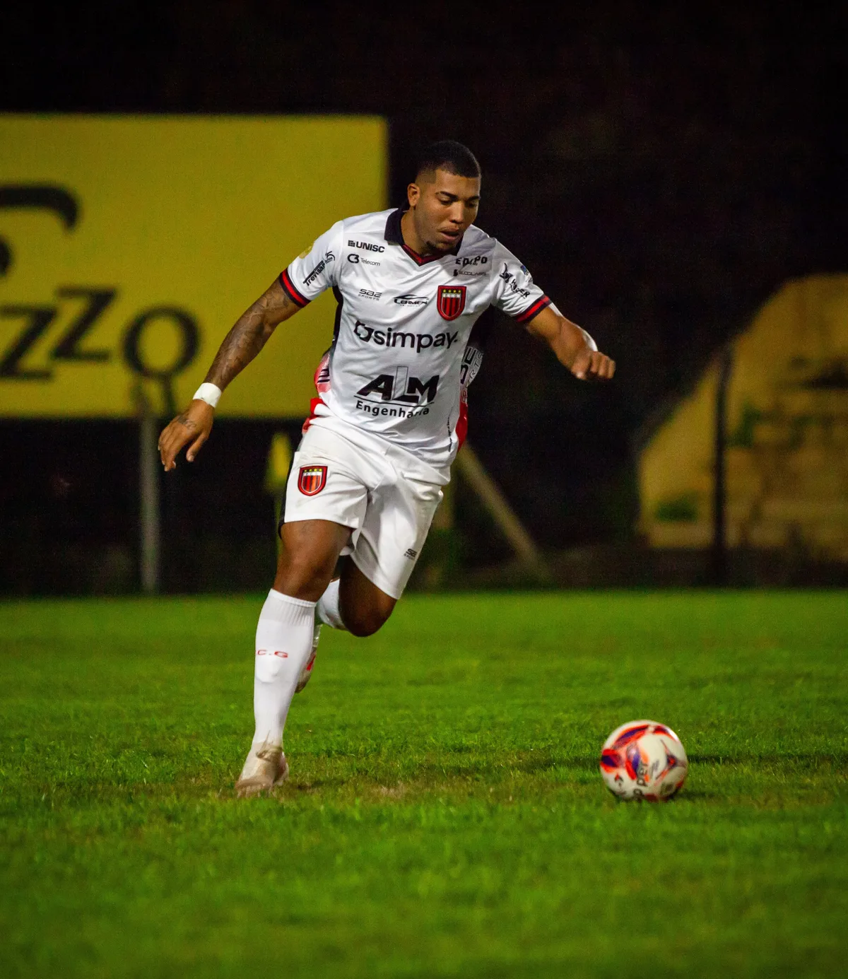 Campinense anuncia zagueiro Vinícius Silva, 20º reforço para a Copa Paraíba 2026