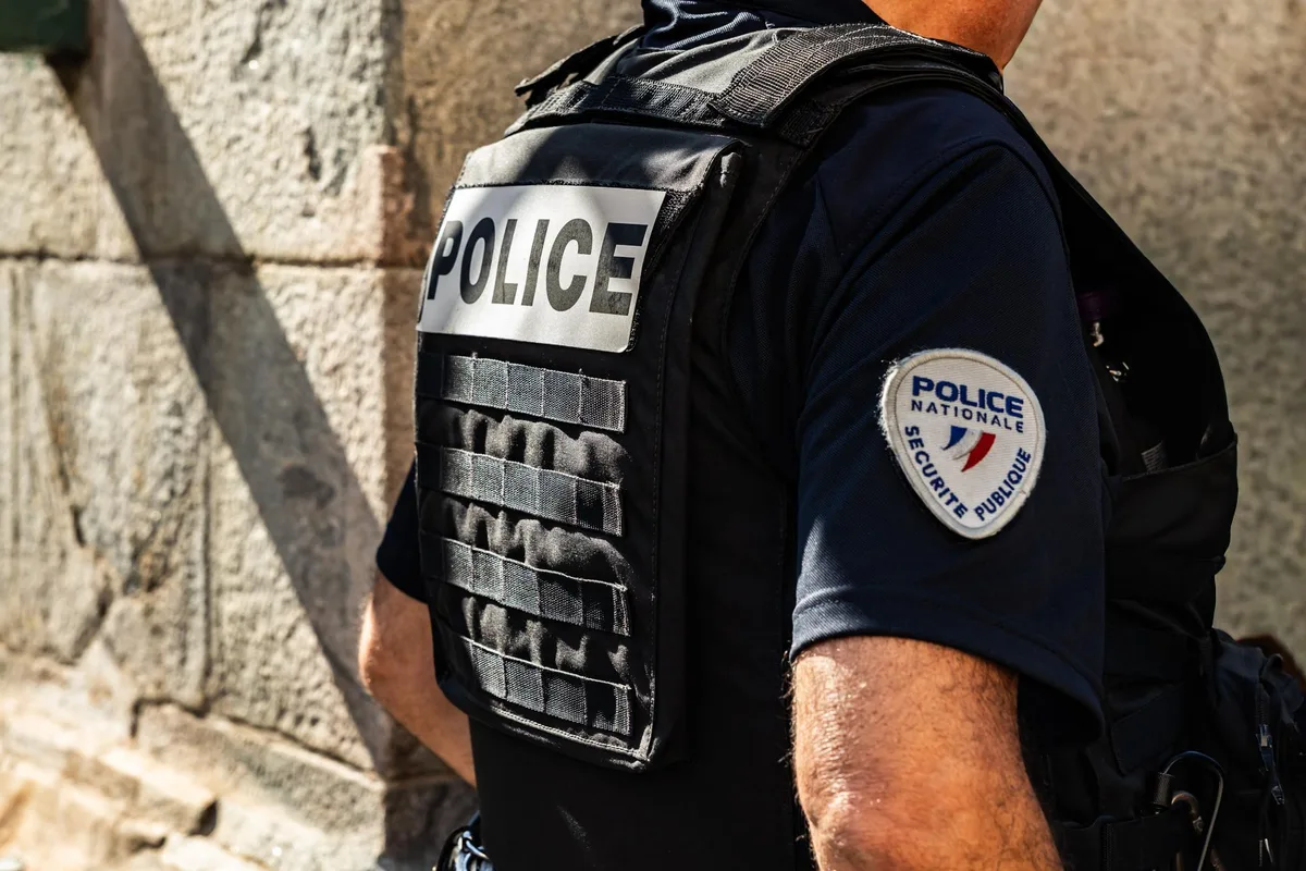 Un policier, acquis à une idéologie d’ultradroite, écroué à Paris pour préparation d’acte terroriste