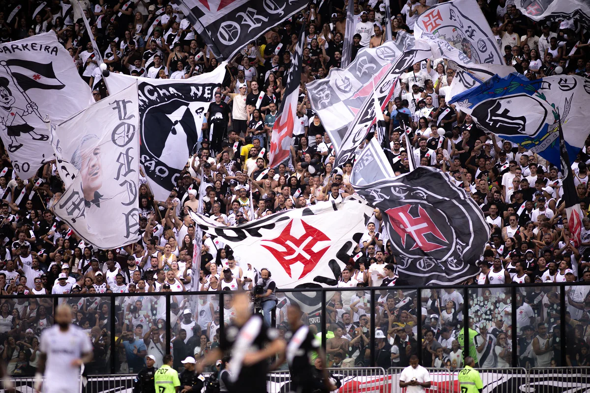 Vitória encara São Januário lotado em decisão contra o Vasco