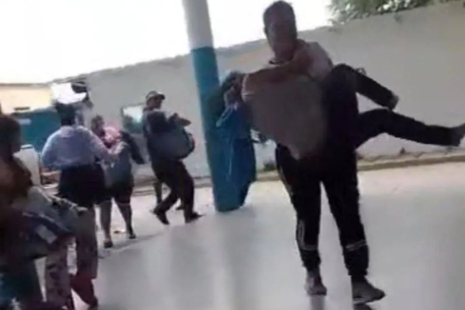 Autoridades investigan intoxicación masiva en Trujillo, mientras alcalde acusa a la «extrema derecha»