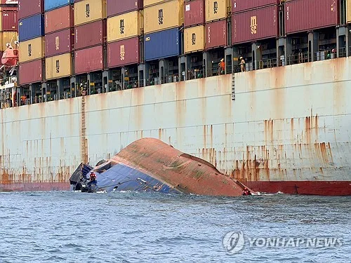 부산해경, 예인선 전복 사고 조사 착수…실종자 수색 계속
