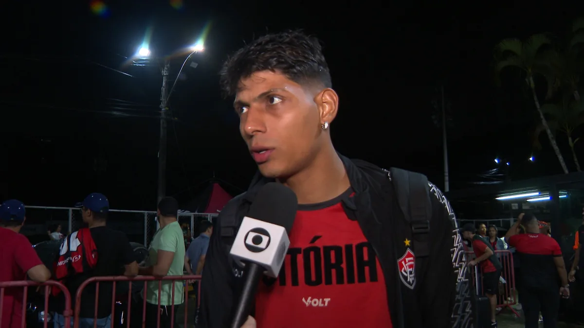 Volante do Vitória sai em defesa do time após queda para o Vasco: "Há duas semanas o Erick era o Olise"
