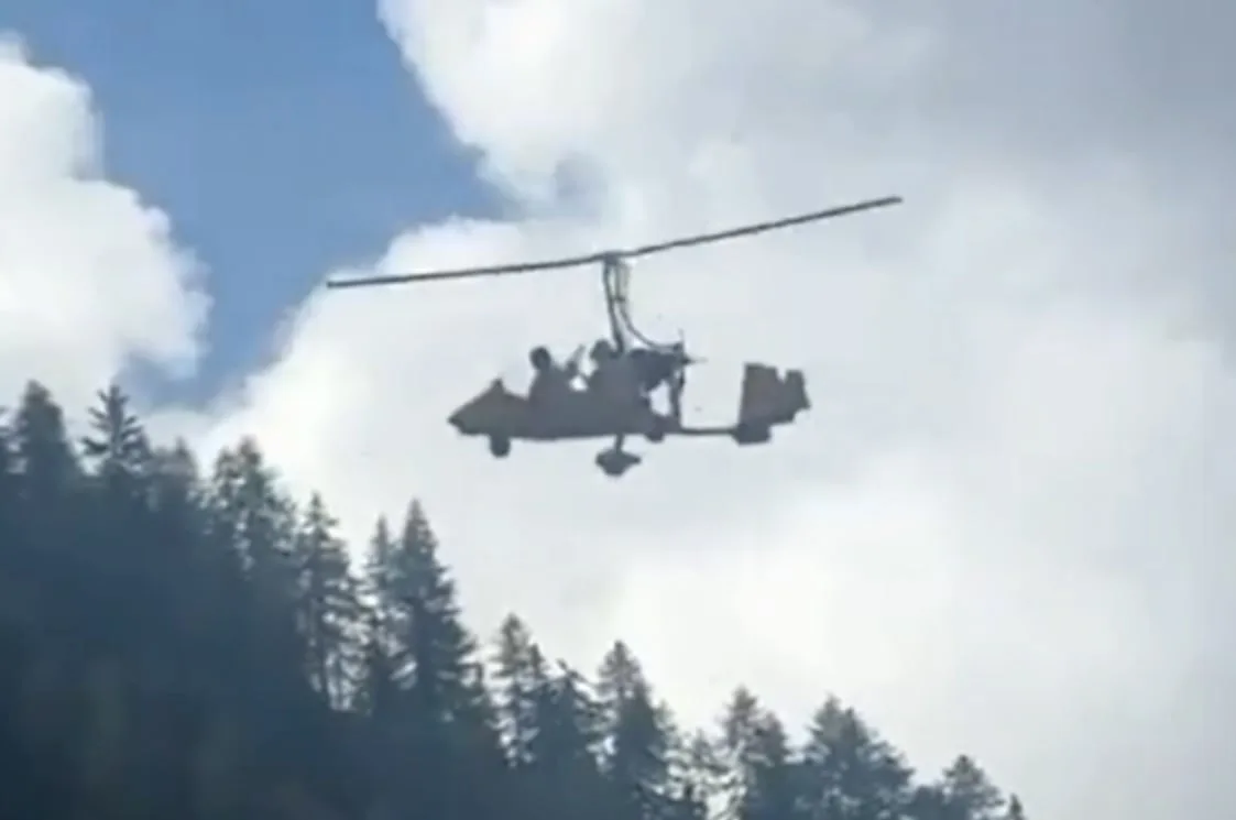Un helicóptero ultraligero chocó contra los cables de un teleférico en Italia, se incendió y terminó estrellándose