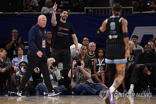선수와 언쟁 벌인 칸터 프리덤, WNBA 시카고 구장에 출입 금지