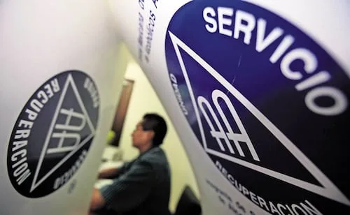 Alcohólicos Anónimos ofrecen red de apoyo a través de 14 mil grupos; "nadie debe enfrentar enfermedad en soledad"