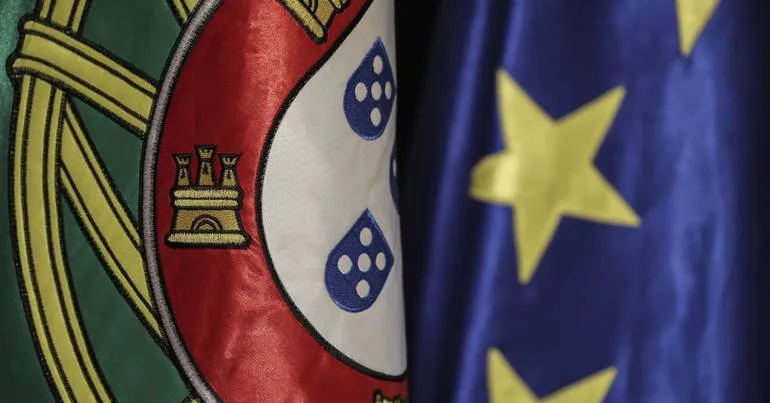 Nova versão do decreto da lei das bandeiras aprovado