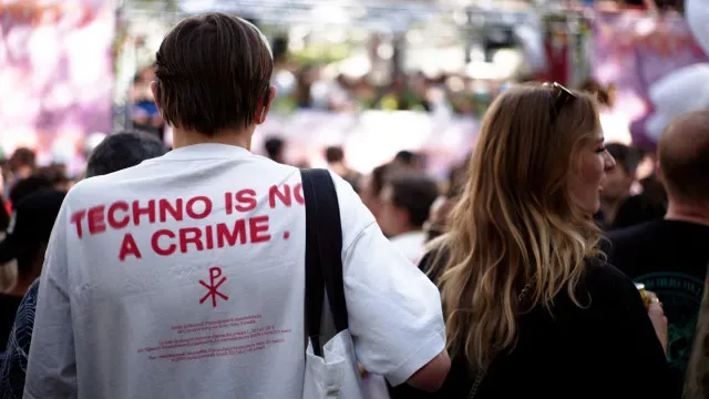 Techno Parade reuniu 350.000 pessoas em Paris em protesto contra sanções