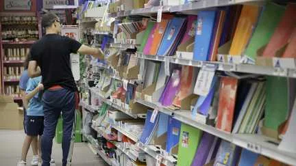 Rentrée scolaire : les fournitures coûtent en moyenne 181 euros, soit une baisse de 30 euros en un an, selon Familles de France