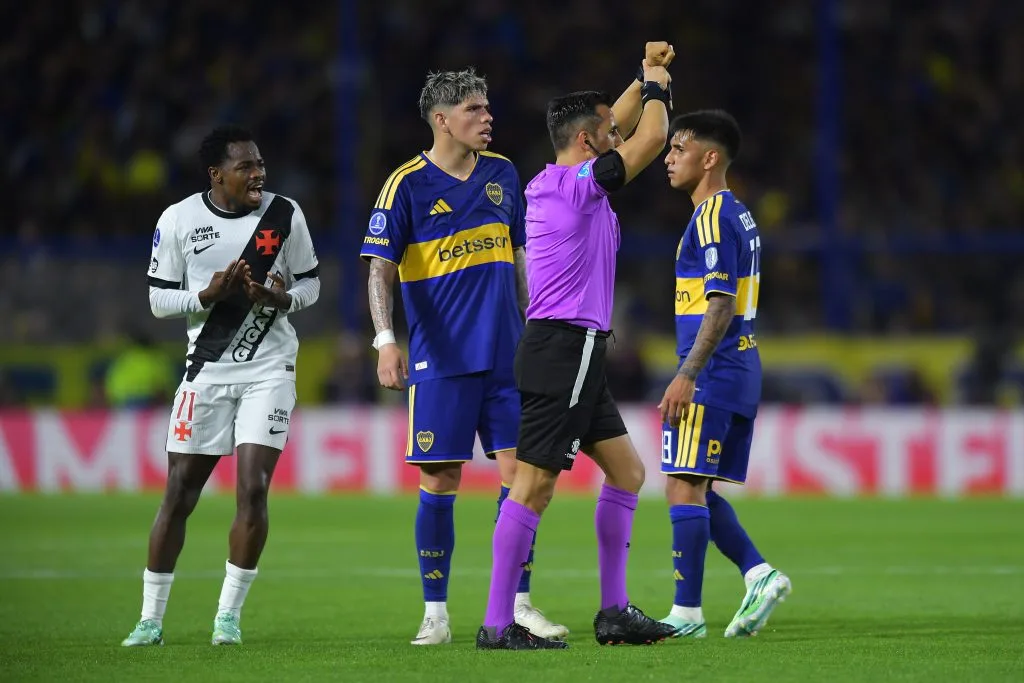 Andrés Gómez se irrita com arbitragem, toca em juiz e acaba expulso; veja lance