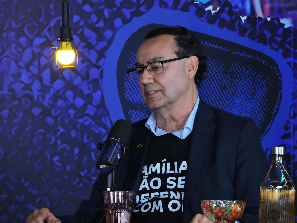 Augusto Cury, tercero en la primera vuelta electoral, anuncia su apoyo a Flávio Bolsonaro en la segunda ronda