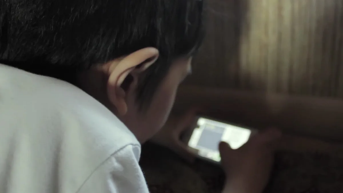 Maestros reconocen que es indispensable regular el uso de celulares en las escuelas