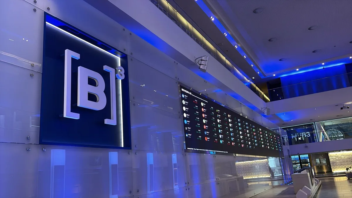 Ibovespa avança 1% e encerra agosto com leve alta acumulada